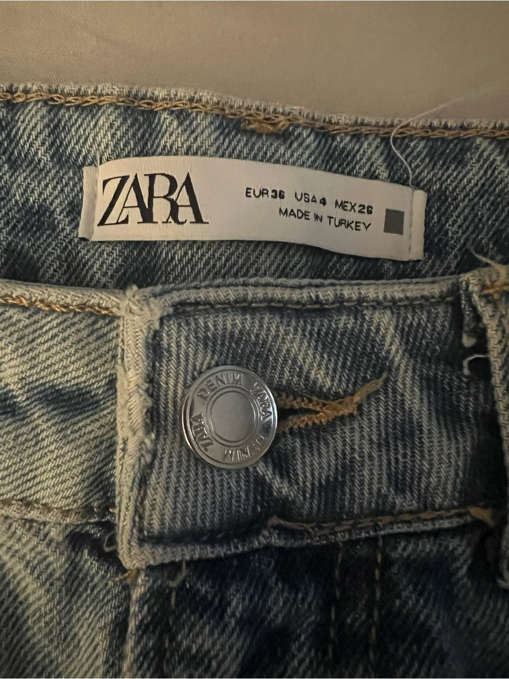 ZARA Light Wash High-Rise Women’s Jeans